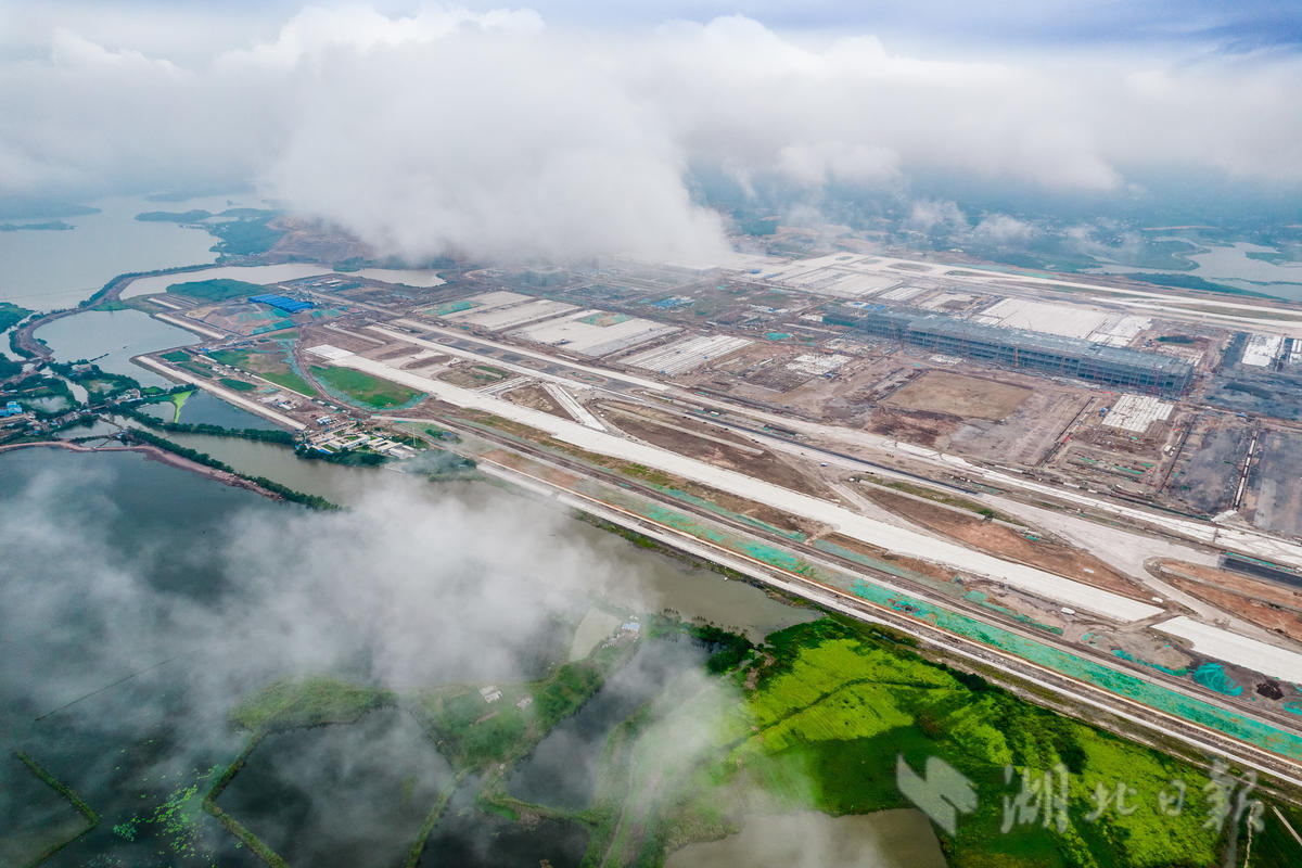 鄂州花湖机场双跑道全线贯通