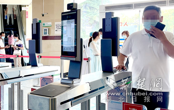 湖北省首个医院战疫高科技“智慧安防”系统初见成效