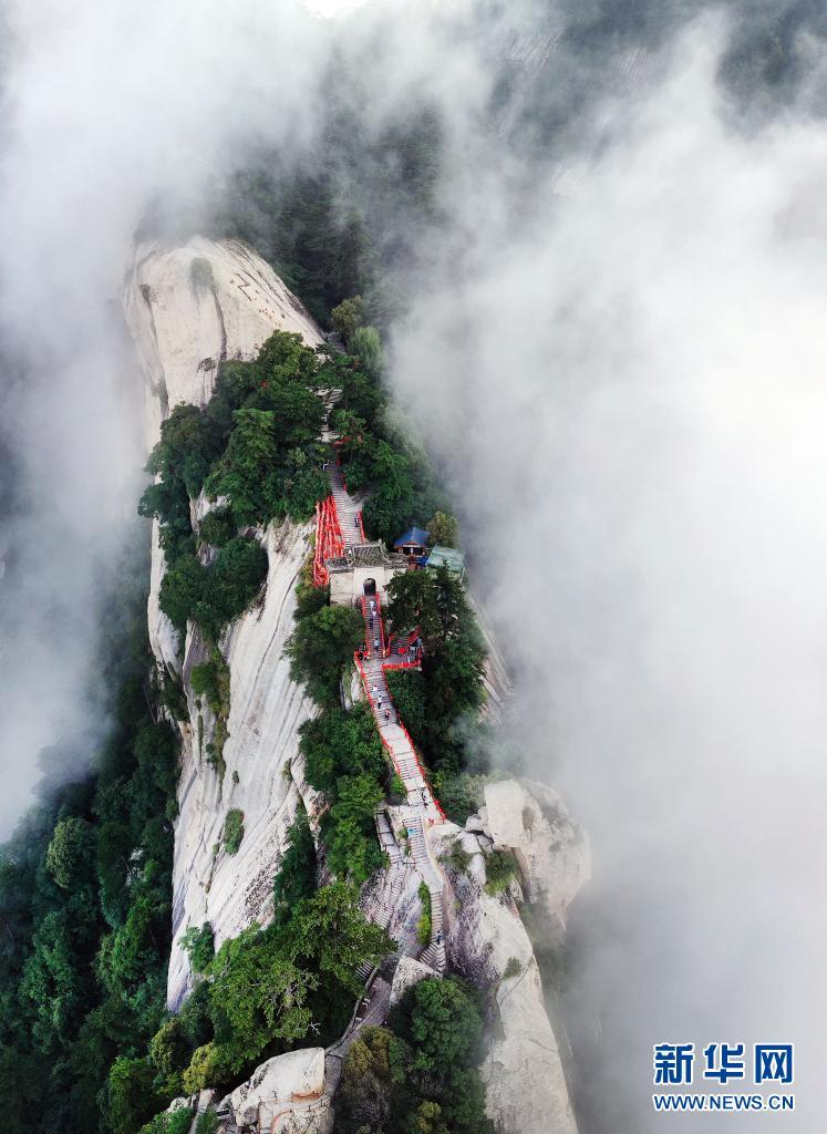 8月14日,奇景幻影的西岳华山东峰一景(无人机照片.