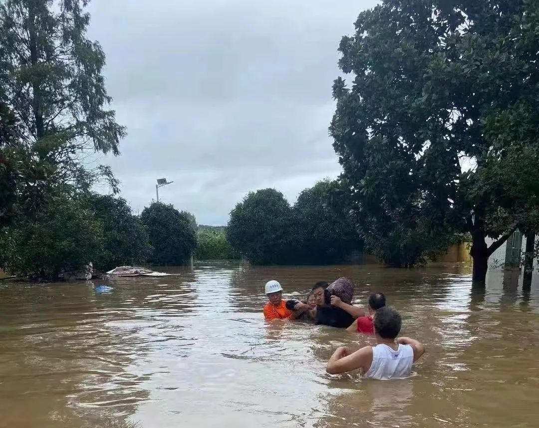 隨州部分鄉(xiāng)鎮(zhèn)遭遇特大暴雨，搶險(xiǎn)救援正在進(jìn)行(圖11)