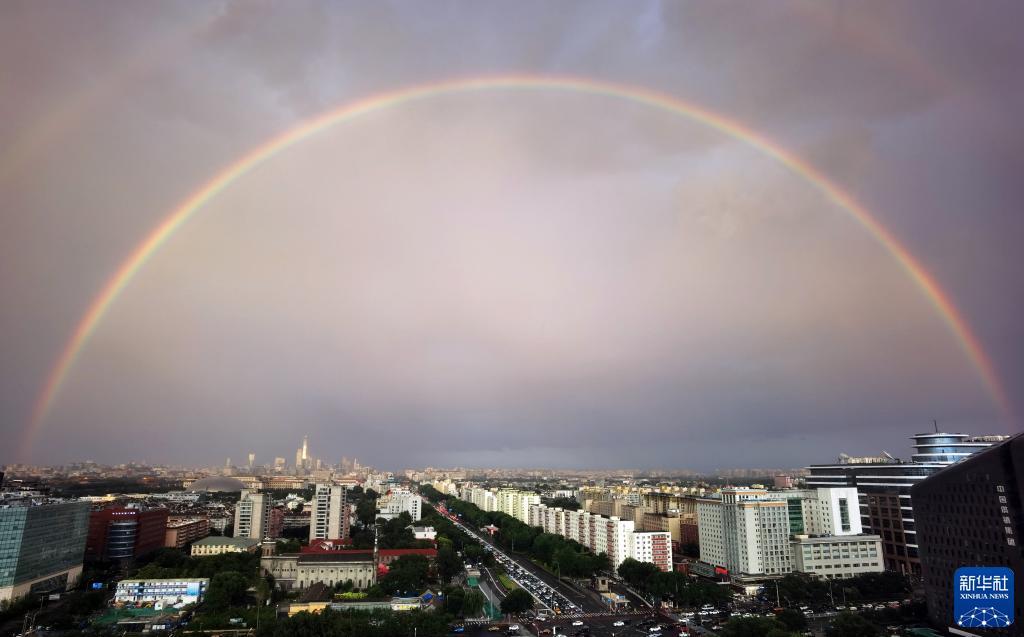 雨后北京现彩虹