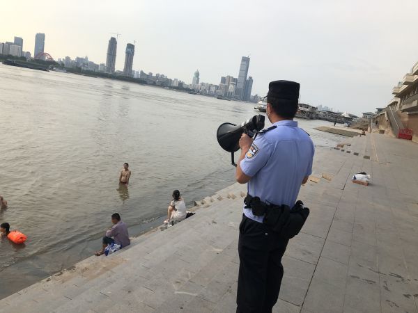 武汉发布汉江防汛黄色预警 警方呼吁勿到江中游泳