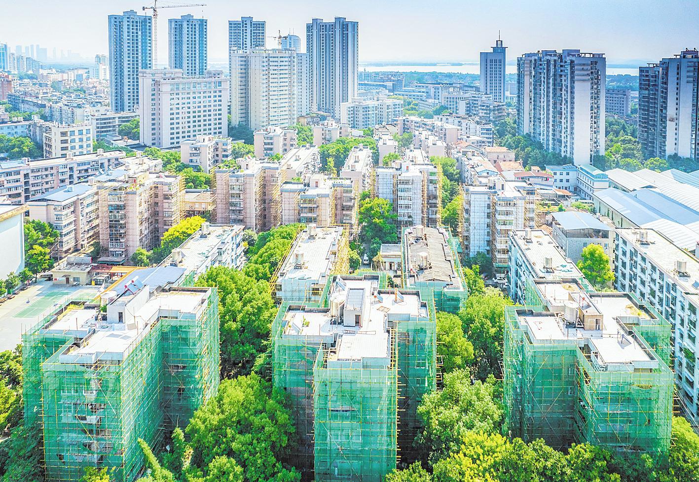 武汉老旧小区换新装 提升环境治理扮靓城市美景(图1)