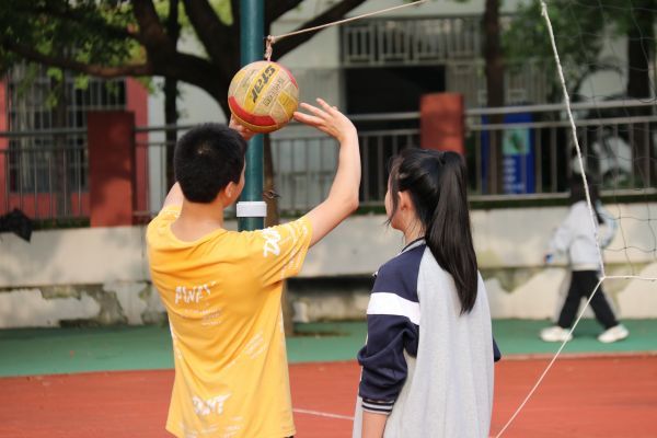 开齐开足体育课,特色课竞相绽放,武汉中小学生运动并快乐着