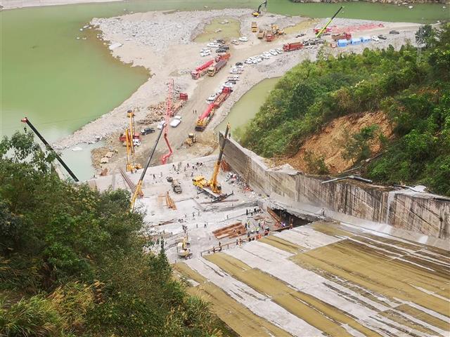 竹溪鄂坪电站溢洪道受损 水库下游5400余群众紧急转移安置