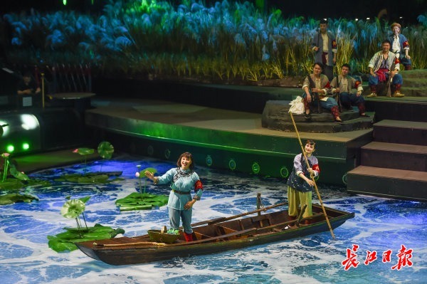 62年长演不衰"洪湖水浪打浪"唱遍世界