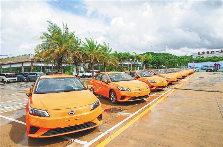 三亚即将交付的新能源出租车.海南日报记者 武威 摄