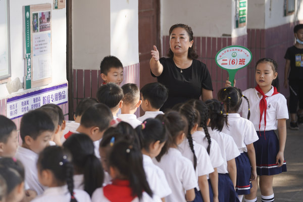 "双减"之下,老师在做"加法" ,长江日报记者直击小学班主任的一天