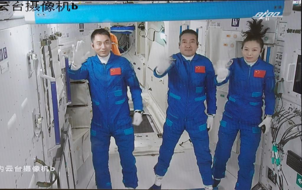 新闻背后的故事丨神舟十三号飞船成功发射,背后细节令人难忘