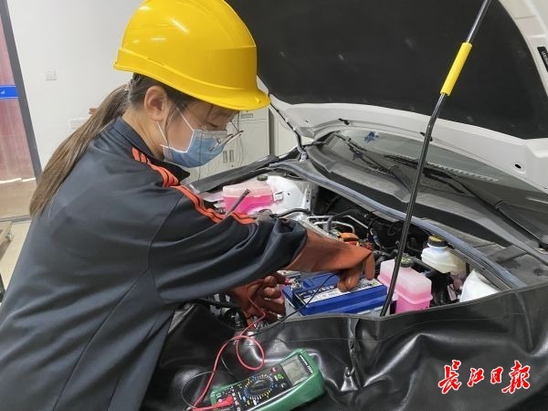 走近学汽修,机械的姑娘们"身为女生,这是我从小到大最