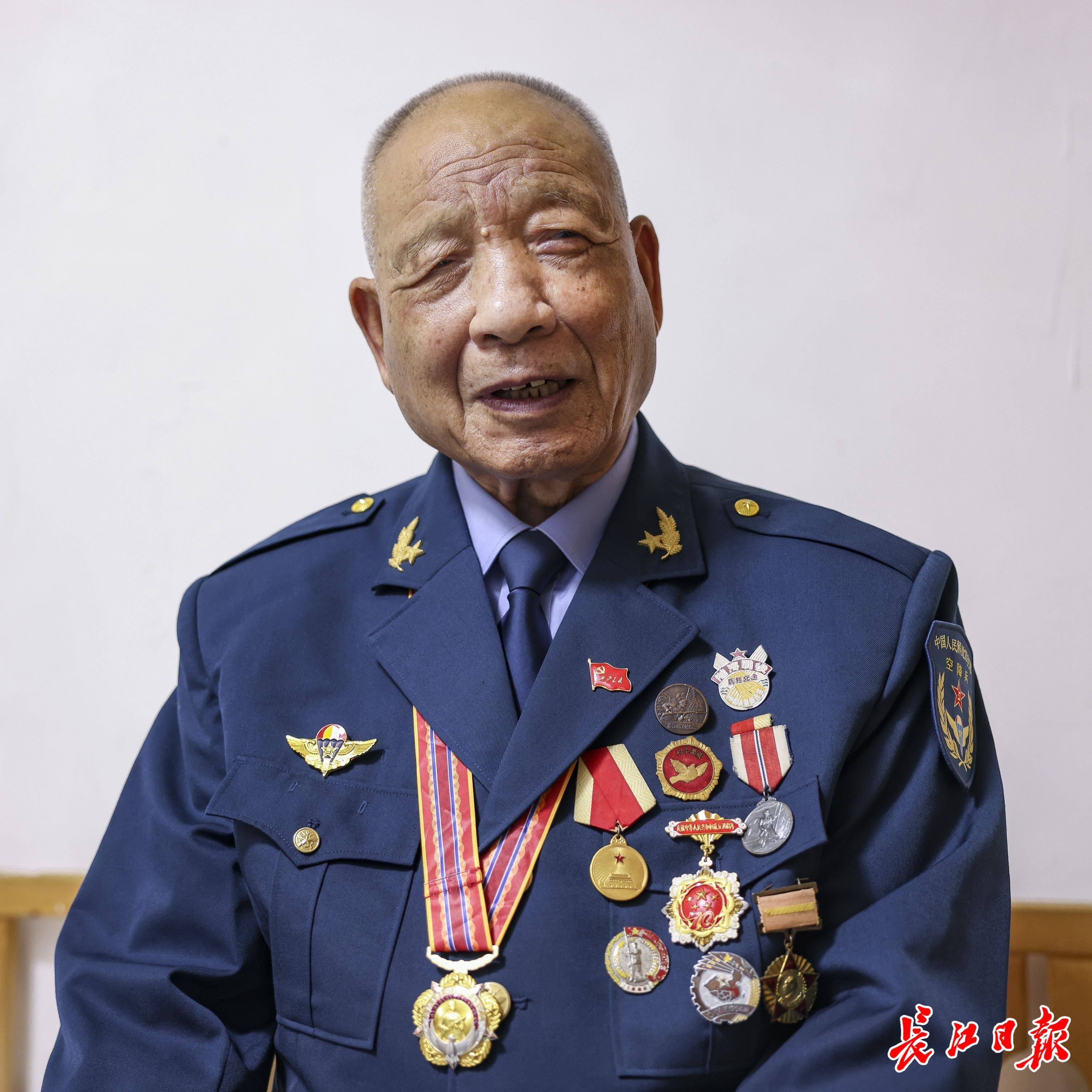 10月10日,90岁高龄的志愿军老战士胡敬昌接受记者专访.