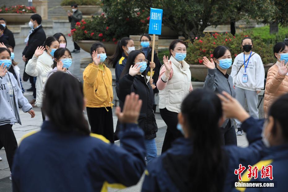 摄遵义市汇川区,贵州医科大学以及贵州医科大附属医院医疗队撤离现场