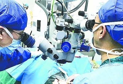 女孩视网膜脱离1年多才就医 三次手术保住眼球仍无法挽回视力