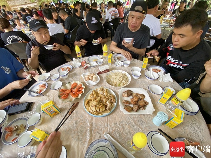 海南机车节200多名机车爱好者品尝澄迈美食体验海南慢生活