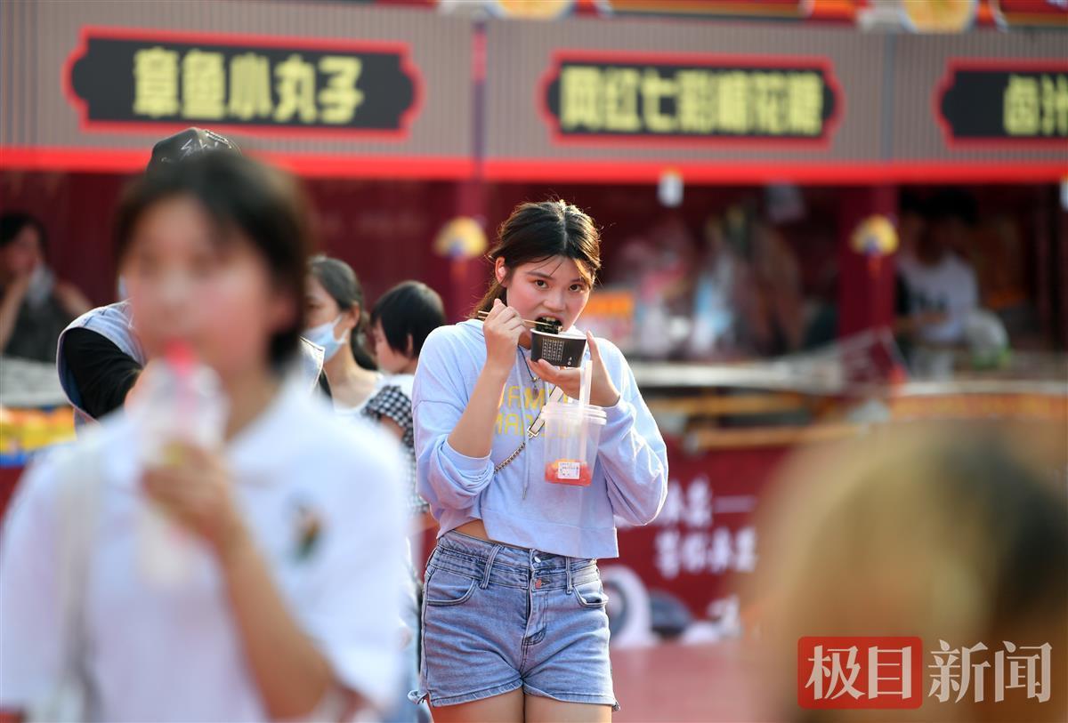 國慶假期，大家一起“逛吃逛喝”,美食美景讓人欲罷不能,你出來嗨了嗎?(圖2)