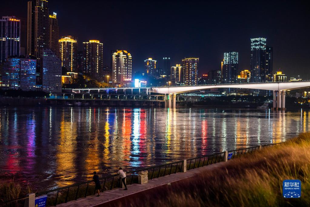 重庆:实施城市更新 塑造山水相依的魅力之城