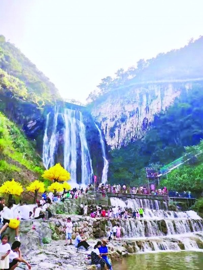 滴水岩景区开业五个月,已成网红打卡地.