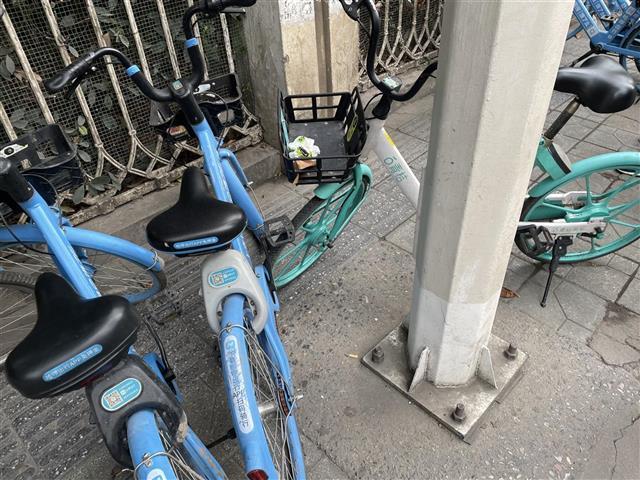 不文明停车注意了武汉首批27名共享单车抄牌员上岗
