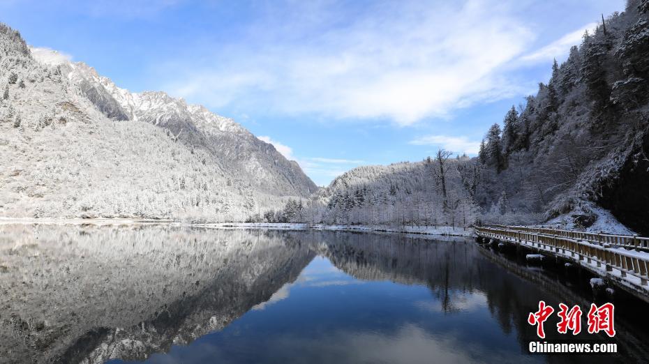 四川毕棚沟雪景美如仙境