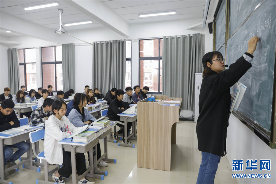 11月2日,河南省宝丰县职业教育培训中心下属的宝丰县中等专业学校