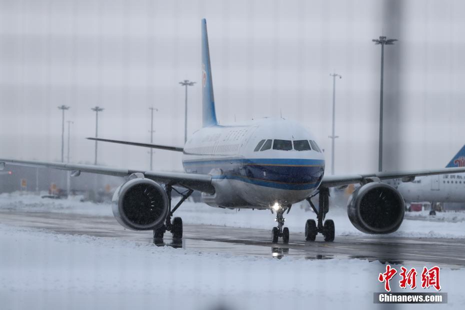 降雪减弱沈阳桃仙机场恢复开放