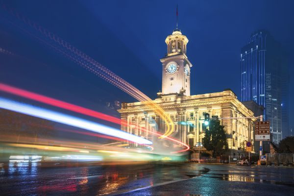 陶进拍摄的江汉关夜景.