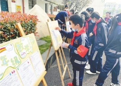 武汉第三寄宿中学在八年级开展数学几何模型收集手抄报比赛.