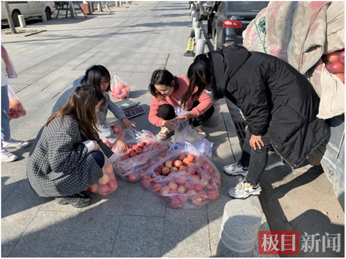 陕西小夫妻武汉销售苹果遭遇 门禁 ,社区帮把手暖人心