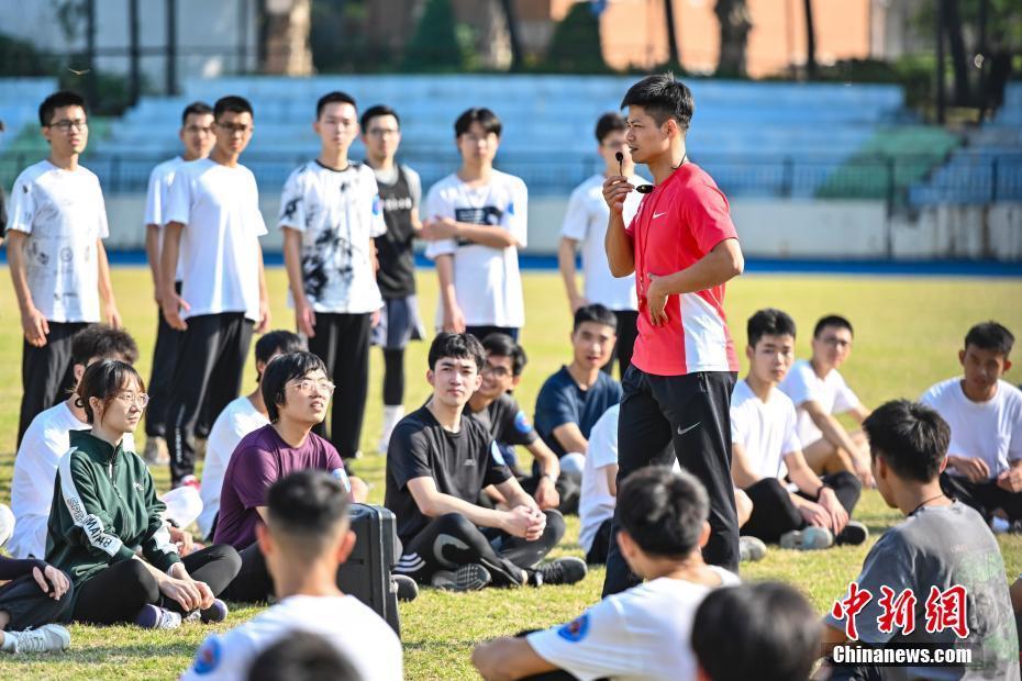 苏炳添暨南大学分享体验课开课