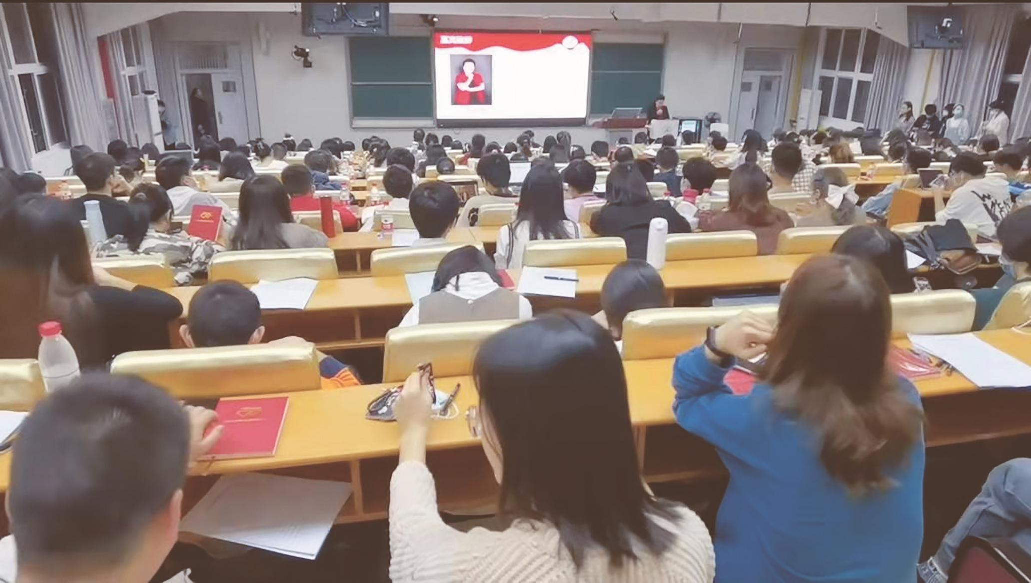 专家剖析爱的真谛,高校学子热烈追捧,大学生婚恋课堂在华科开讲