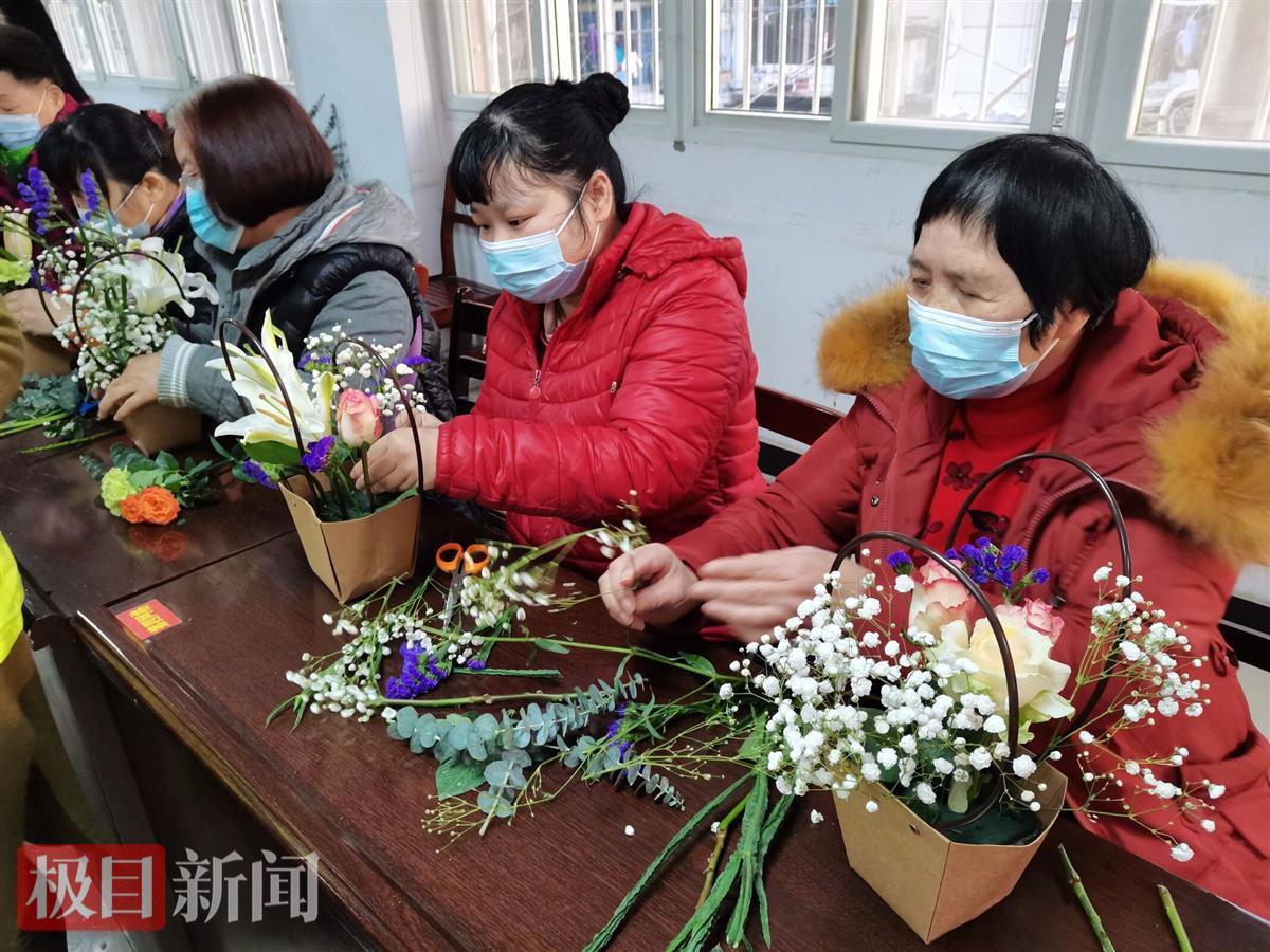 用花艺疗愈心灵这些残疾人在鲜花前绽放笑容(图2)