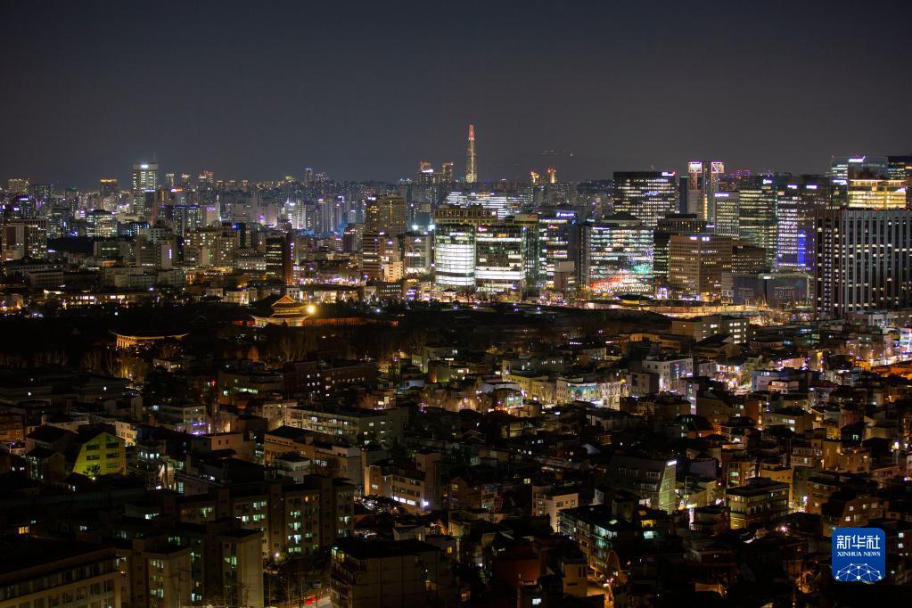 这是12月1日在韩国首尔拍摄的城市夜景. 新华社记者 王益亮 摄