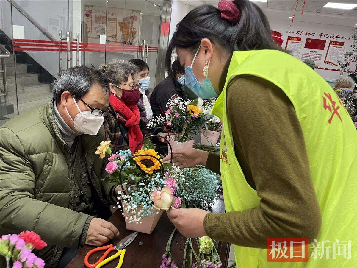 用花艺疗愈心灵这些残疾人在鲜花前绽放笑容(图3)