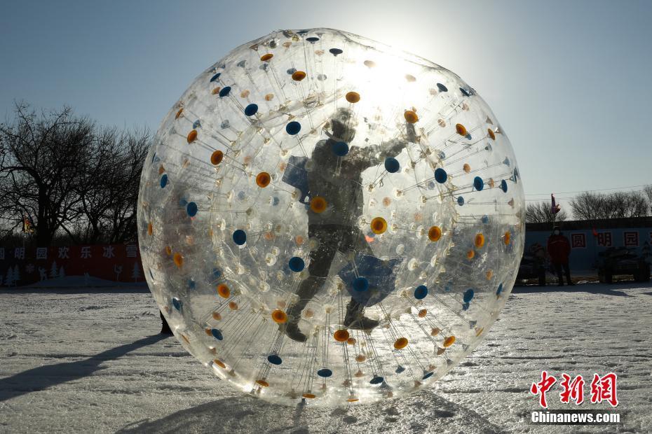 圆明园欢乐冰雪季即将于近期开放,冰雪季分为冰场和雪场两大活动区域