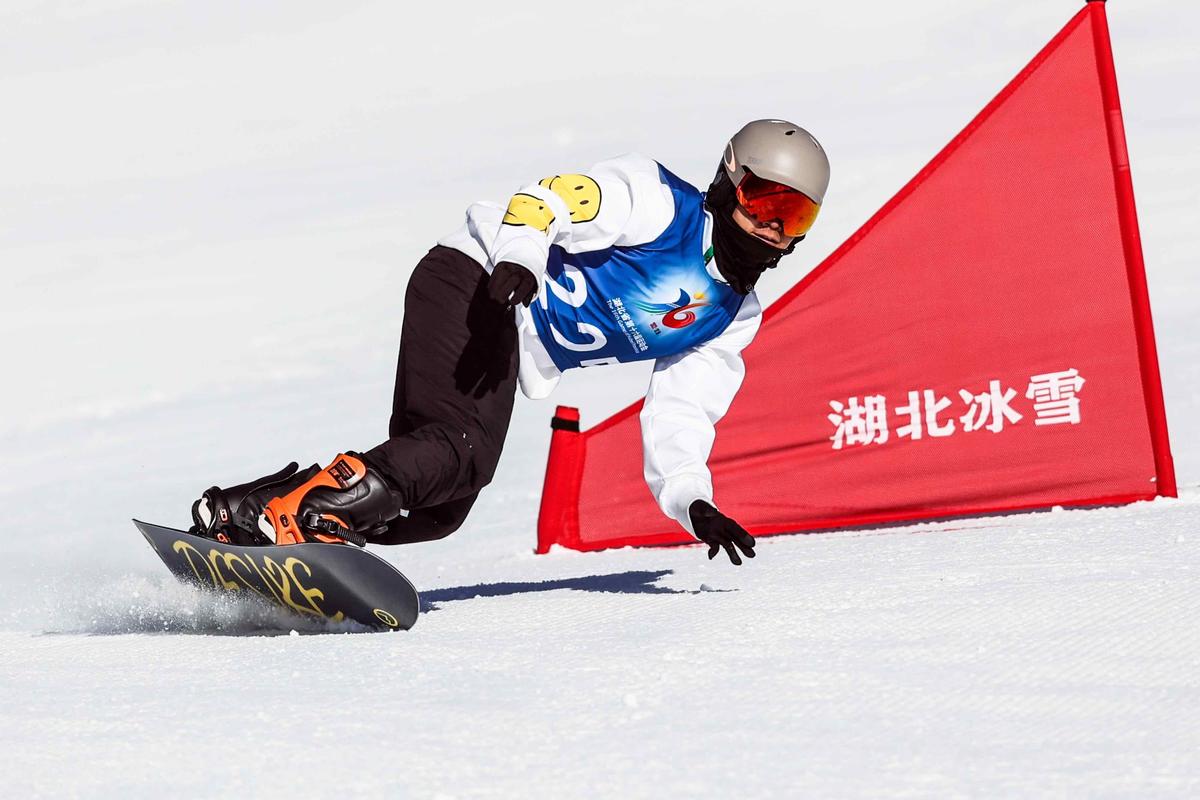 湖北省第十六届运动会首枚冰雪项目金牌诞生