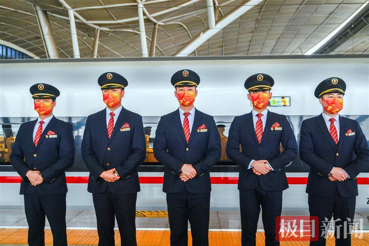 大长腿、高颜值……武汉高铁“男子乘务天团”来了，就在这条线路上