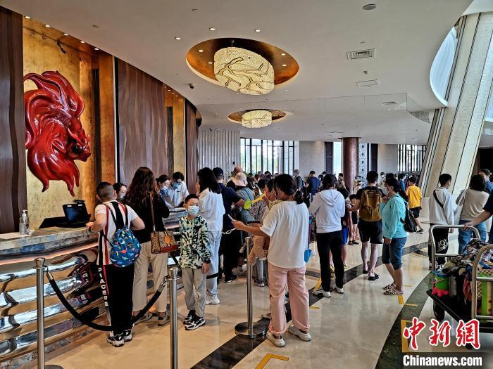 喜糖包装袋之春节临近，三亚旅游市场“悄然”恢复热度