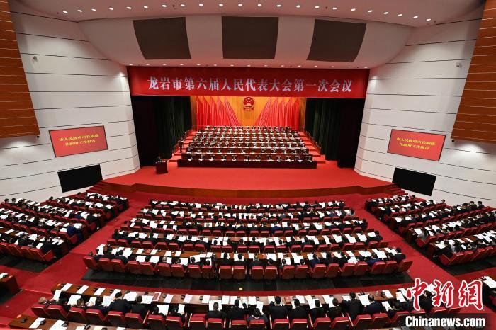 詹昌建当选福建龙岩市人大常委会主任胡盛当选龙岩市市长