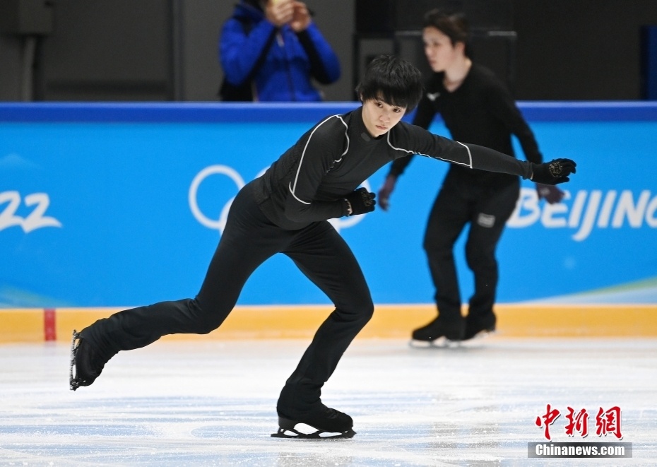 日本花样滑冰选手羽生结弦进行赛前训练