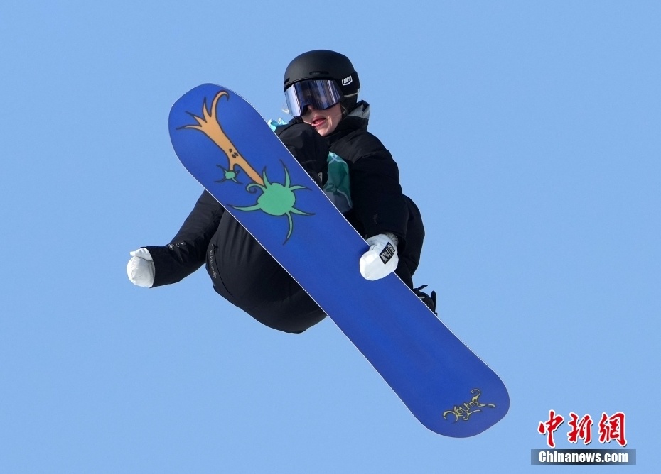 单板滑雪女子大跳台决赛中国选手荣格获得第五名
