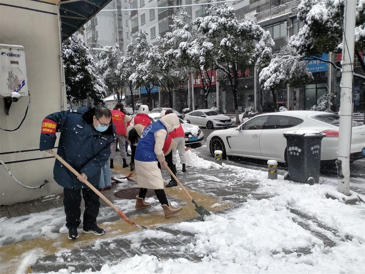 许文强版之冲在最前沿！武汉市应急管理局调度近1400个社区应急服务站应对暴雪