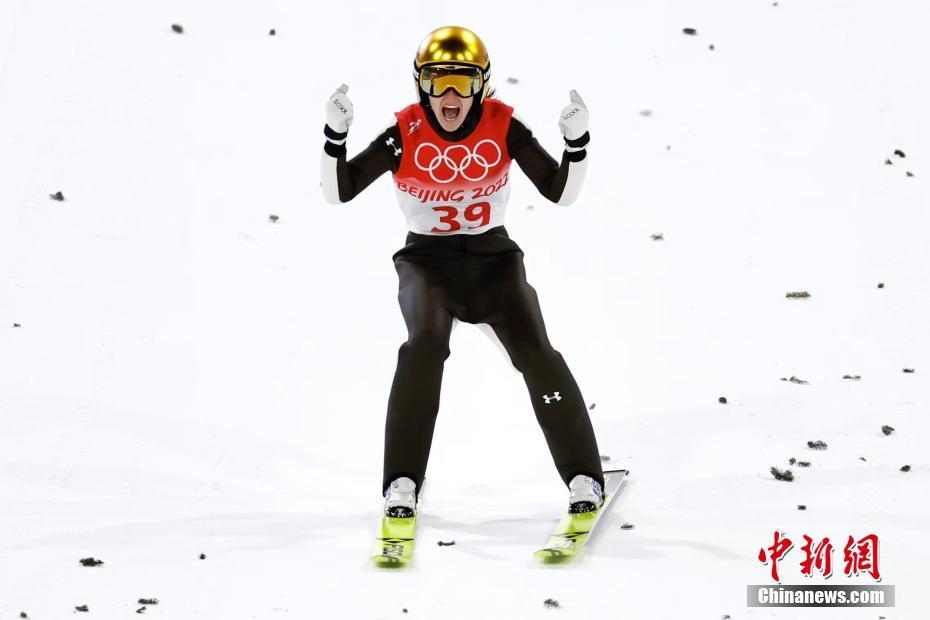 跳台滑雪女子个人标准台比赛斯洛文尼亚选手夺冠
