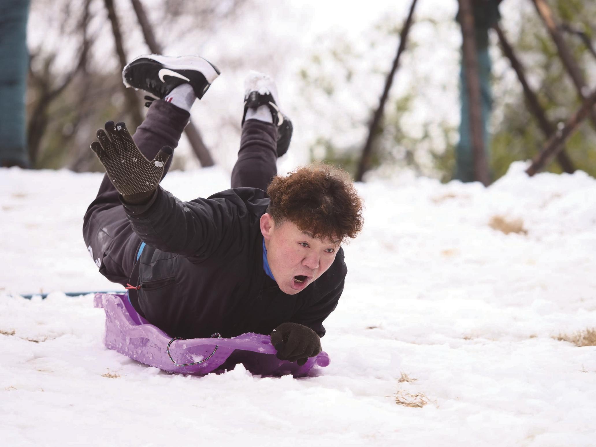 虎年大雪送欢乐---水墨东湖,踏雪寻趣,堆雪人看谁萌,打雪仗(图4)