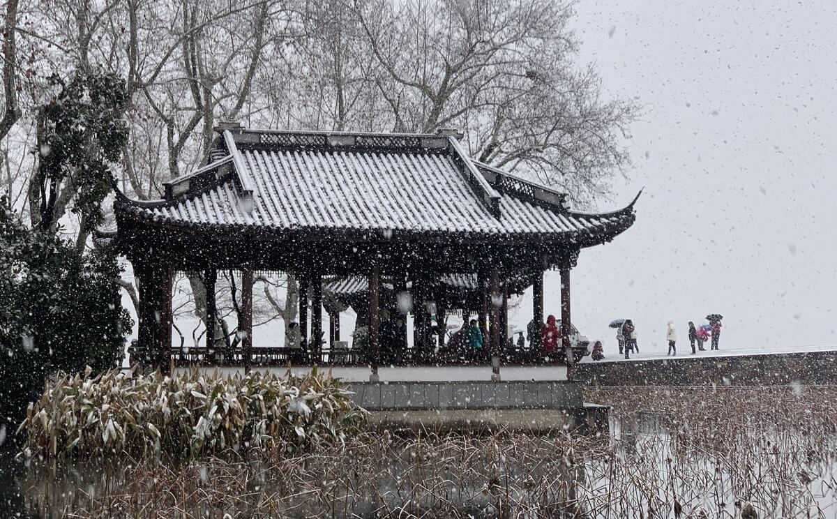 又见西湖断桥雪景让你在杭州也能过北方的瘾