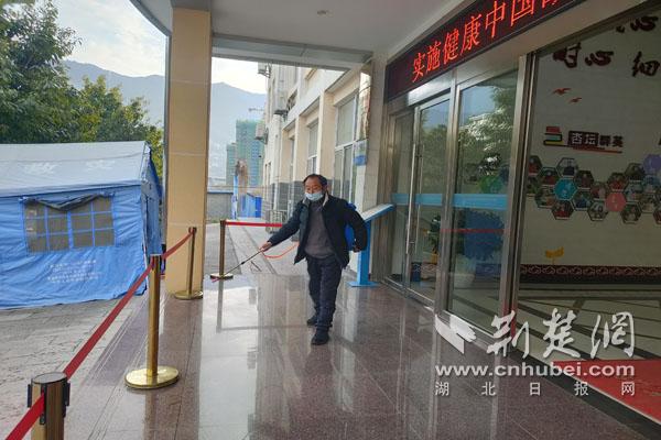 为校园消毒.jpg