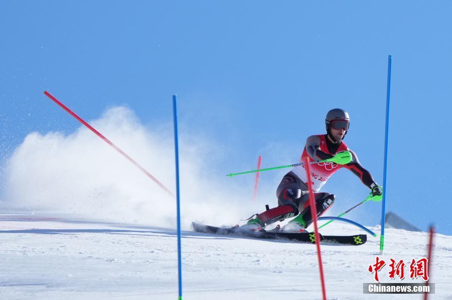 2月16日,北京2022年冬奥会高山滑雪男子回转项目比赛在延庆国家高山