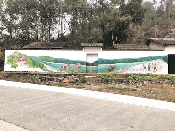 100余幅墙绘讲述清江故事 大学生返乡创业留