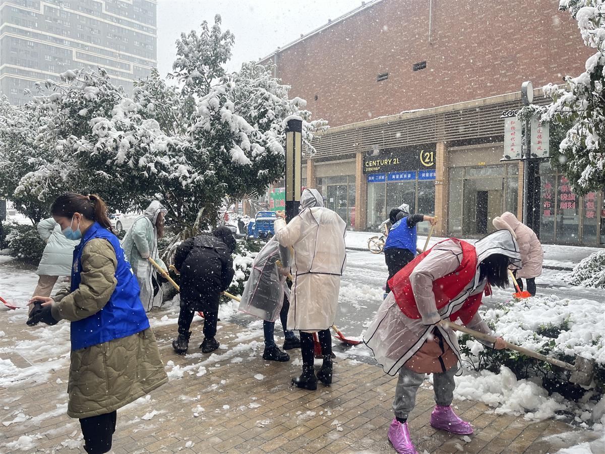许文强版之冲在最前沿！武汉市应急管理局调度近1400个社区应急服务站应对暴雪