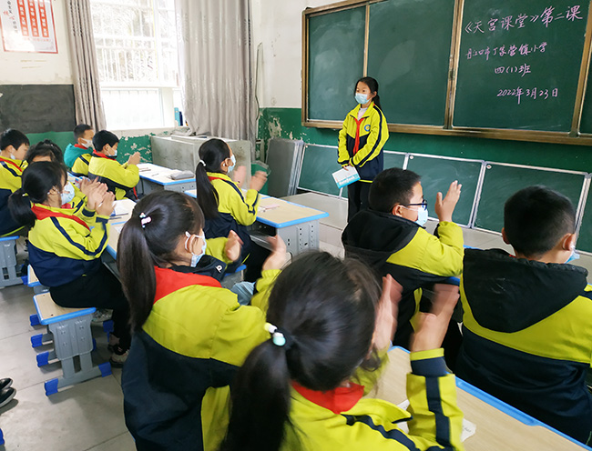 镇小学生谈观后感.jpg