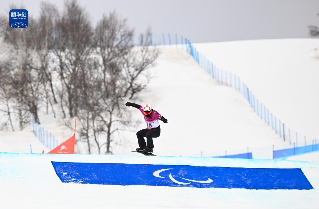 残奥单板滑雪障碍追逐资格赛赛况